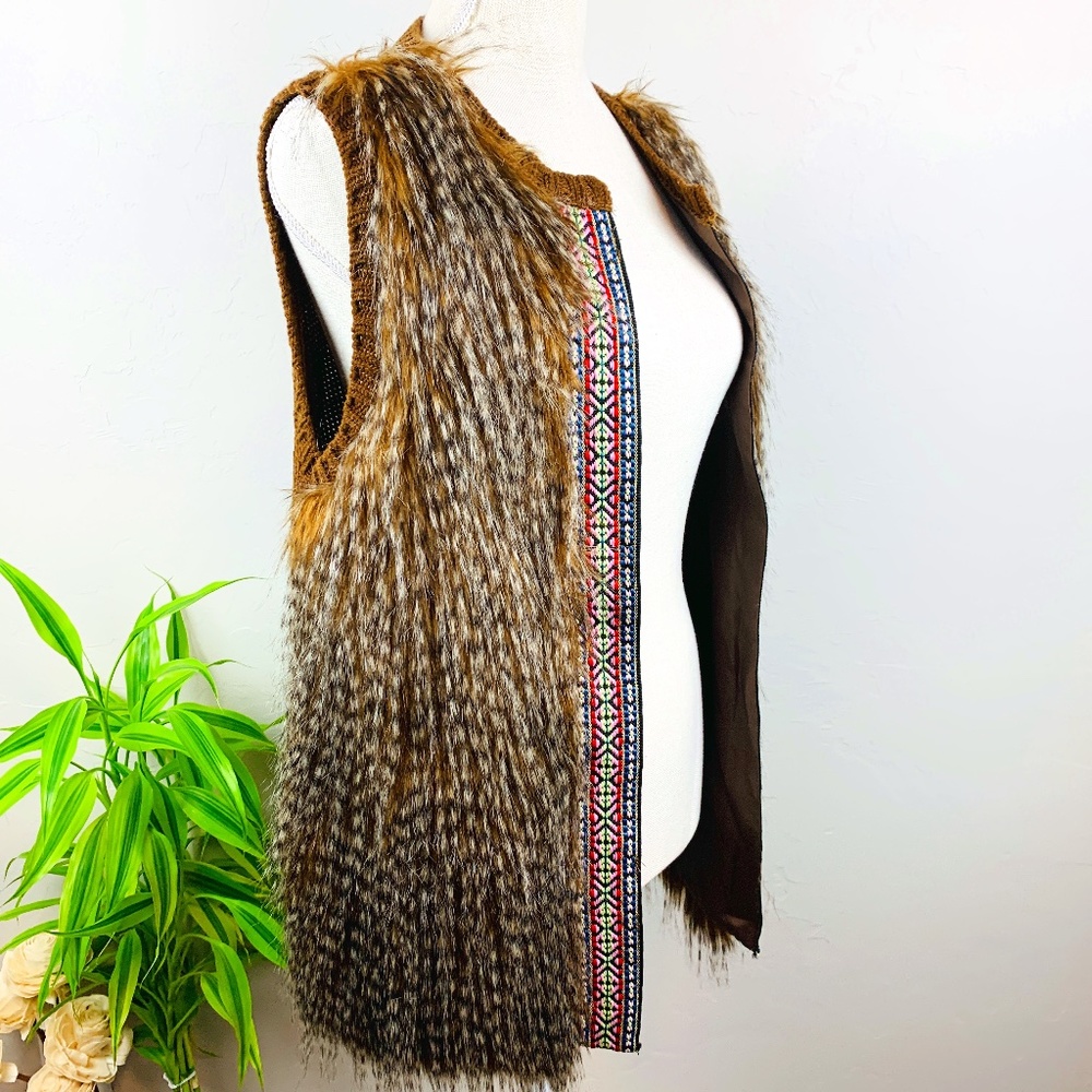 EYESHADOW Faux Fur Sweater Vest Size M Trendy